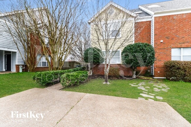 Photo - 700 Walnut Woods Cove S