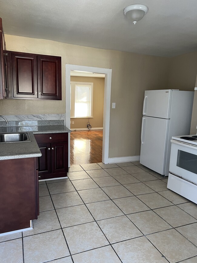 KITCHEN - 3076 Nicholson Dr Unit C