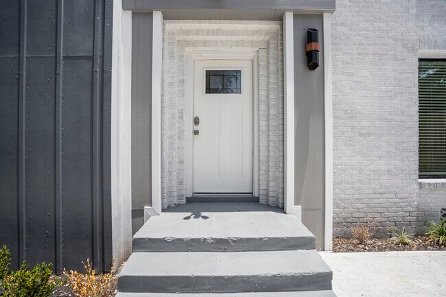 Photo - 2407 Cleburne St