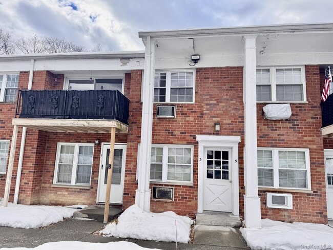 Building Photo - 7 Colonial Rd Unit 3