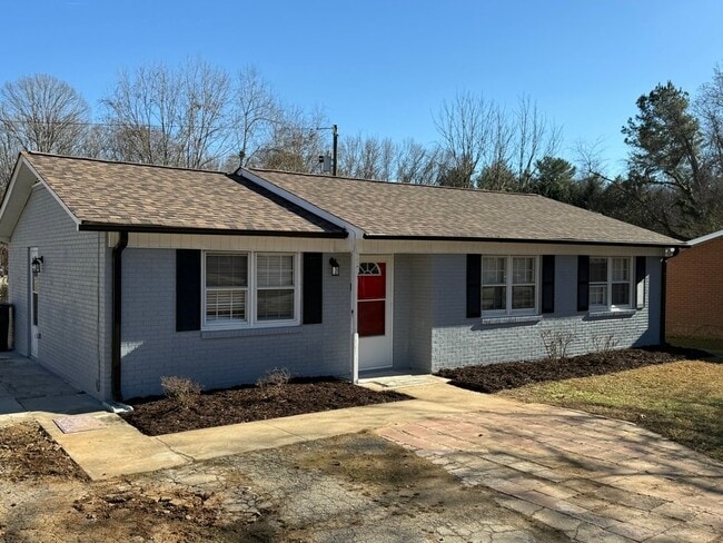 Building Photo - 315 Creekway Ct