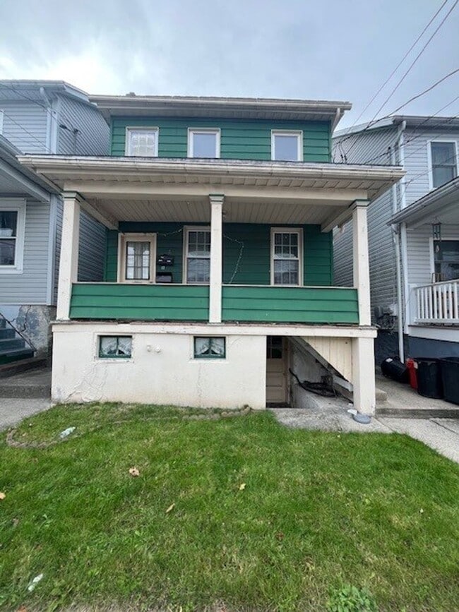 Building Photo - 6 E High St Unit 6 East High Street APT 2