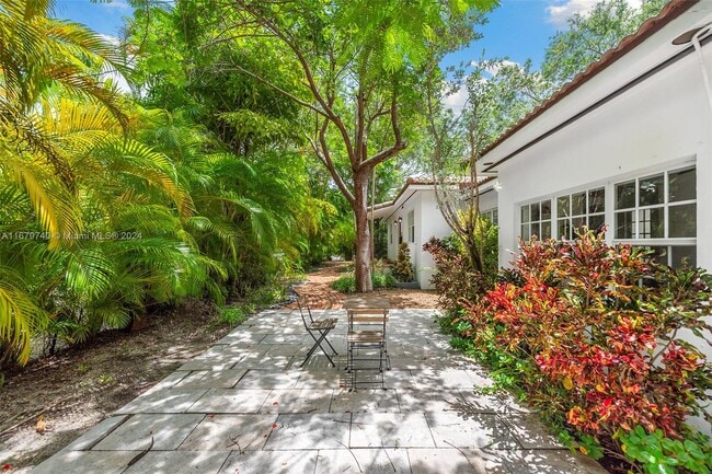 Photo - 2560 Inagua Ave