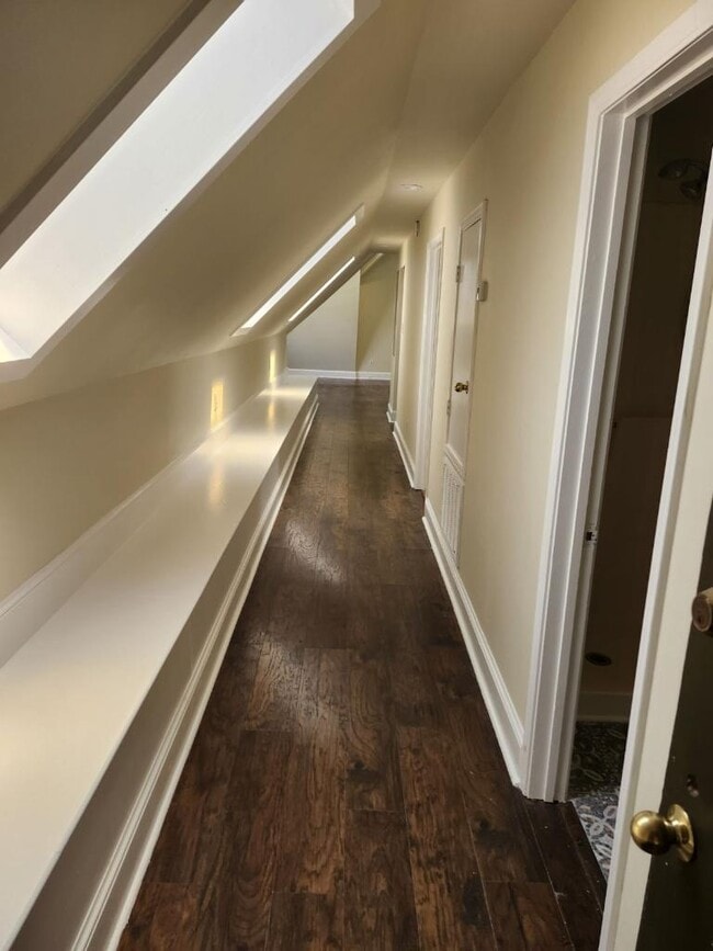 Building Photo - 2415 Saint Charles Ave Unit H