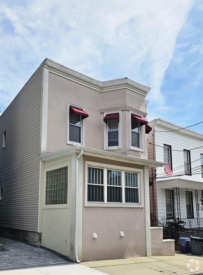 Building Photo - 6808 Smith Ave Unit Apt 2