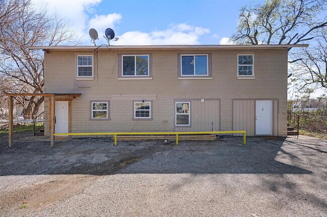 Fully renovated 1 bed, 1 bath apartments - Utilities Included