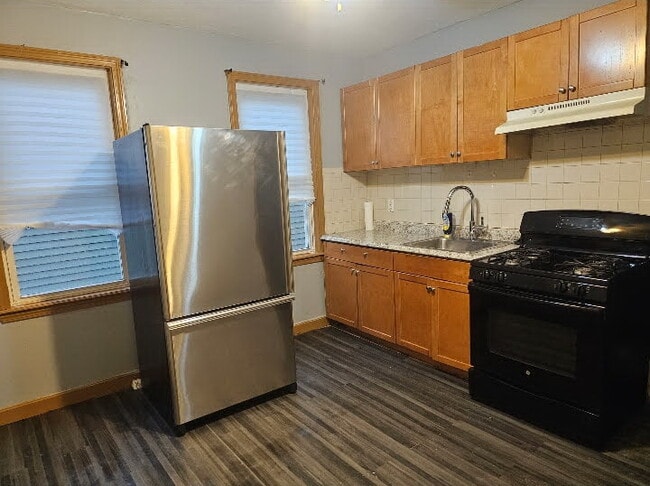 Eat-In Kitchen - With Full Size Walk-in Pantry - 8 Navillus Ter