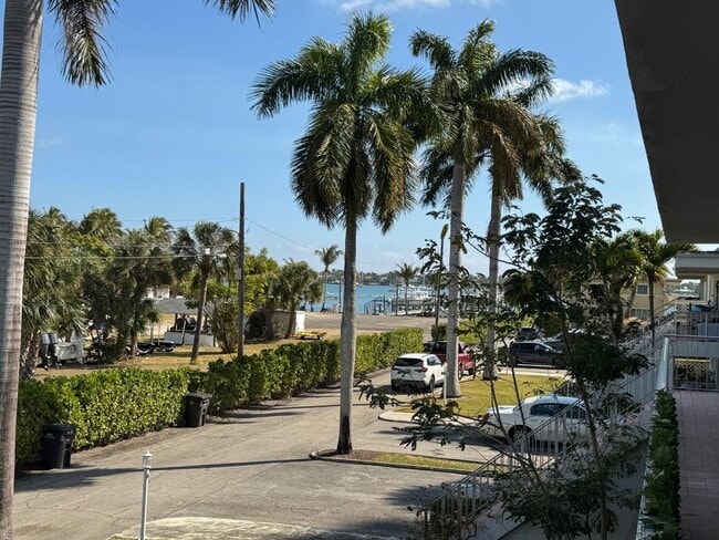 Building Photo - 4800 N Flagler Dr Unit 3