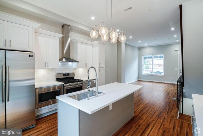 Building Photo - 1512 S 25th St Rental