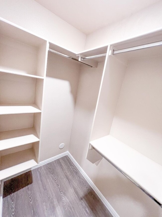 Photo - 1060 Louis St