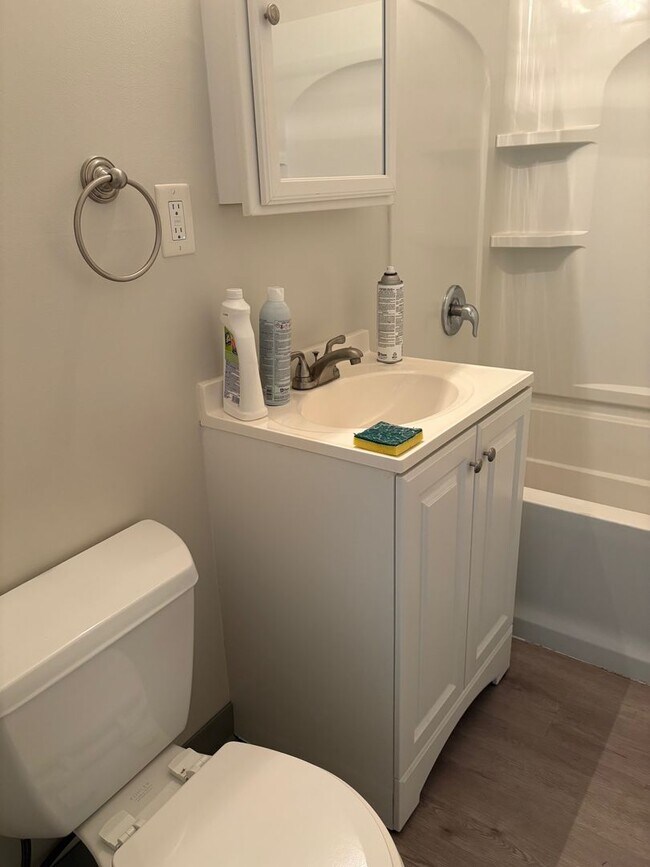 Photo - Spacious 2 Bedroom Townhouse Unidad F-10