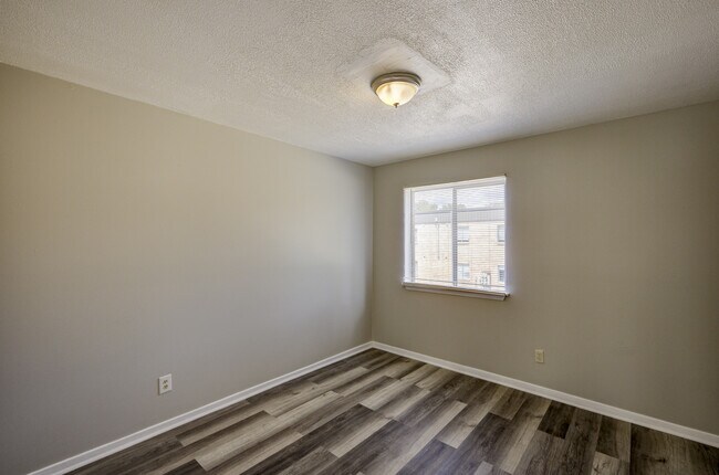 Photo - Admiral Imperial Apartments