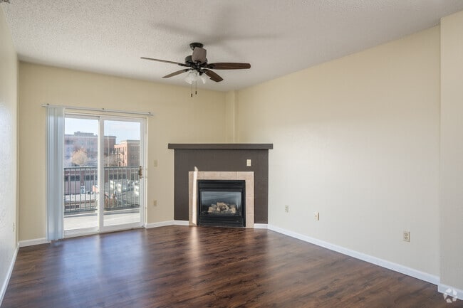 1BR,1BA - 704SF - Living Room - Cameron Park