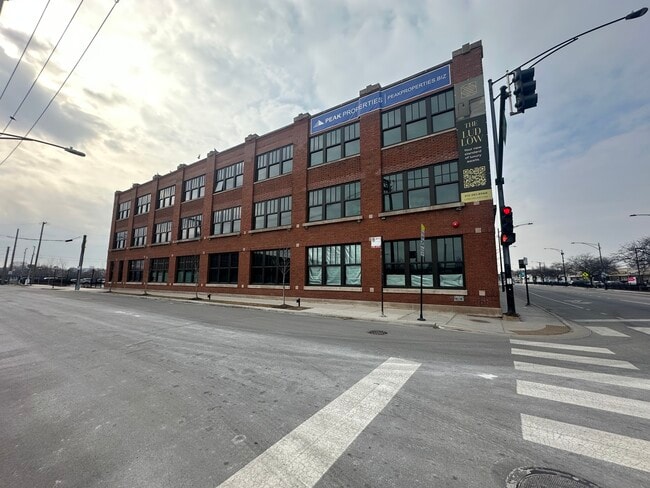 Building Photo - 2032 N Clybourn Ave