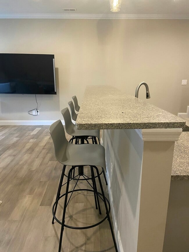 Photo - 1916 Young Rd SE