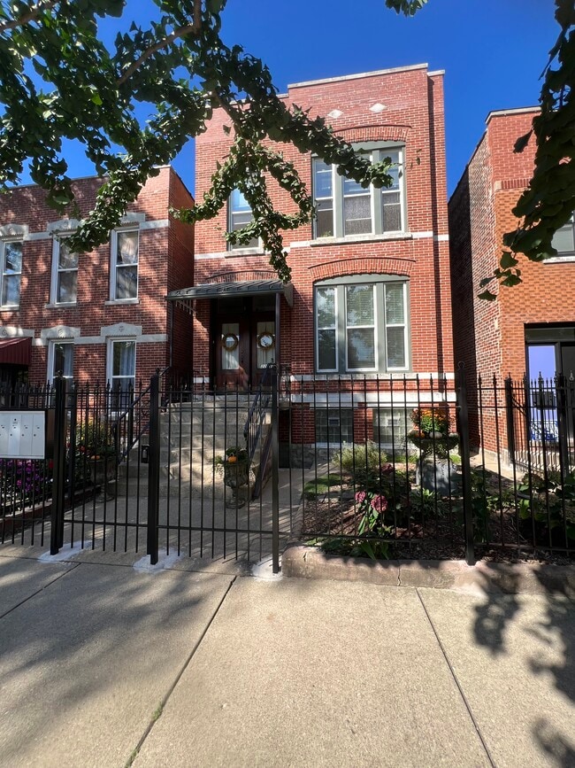 Photo - 2234 W Erie St Unit Ukrainian Village Apt