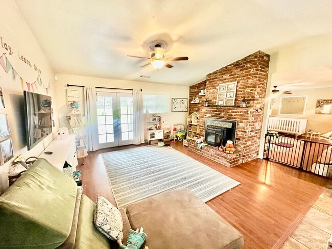 Photo - Gorgeous 4/3 Country Estate with 2000sf Barn