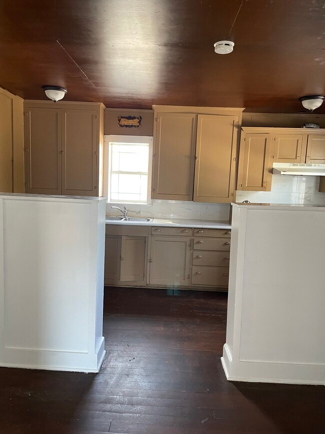 kitchen - 428 S Texas Ave Unit Apt 10