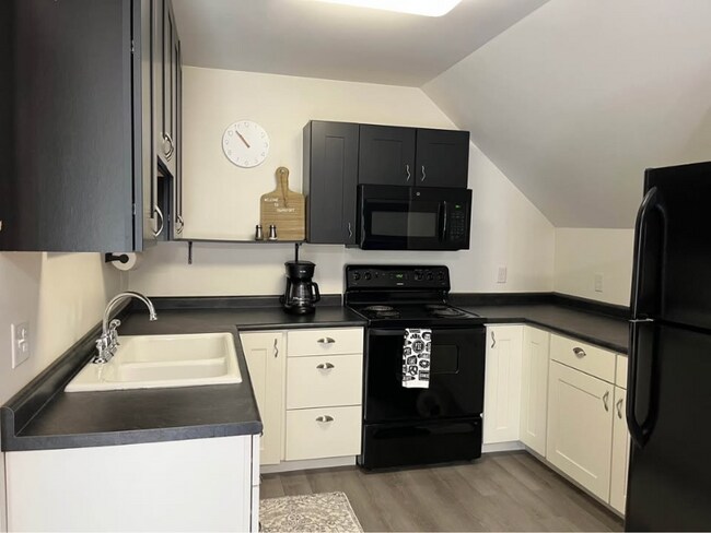 Photo - 572 Balsam Ave Unit 2