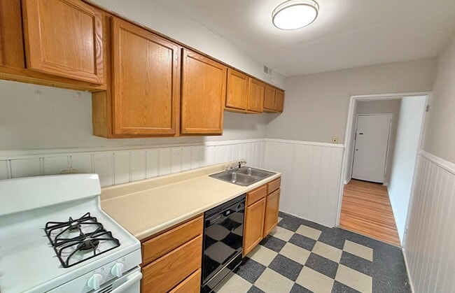 Building Photo - 596 Lowell Ave Unit 596-04