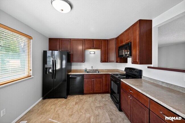 Photo - 4BR House in Aurora