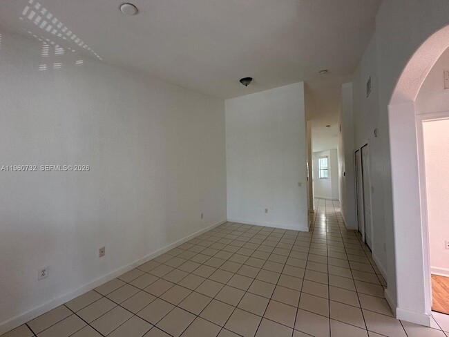 Photo - 1568 SE 26th St Unidad 200