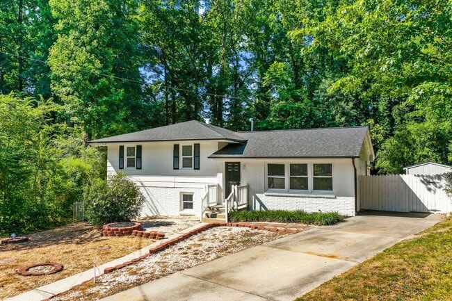 Building Photo - Gorgeous 3 Bedroom, 2 Bath Split-level home in Brentwood - High-end Renovation, Pet Friendly!