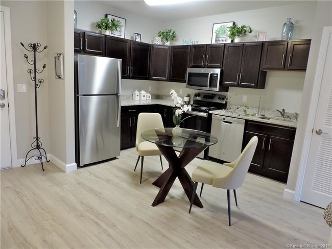 Lofts at 335