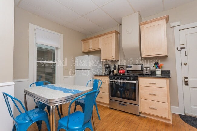 Building Photo - 713 26th Ave S