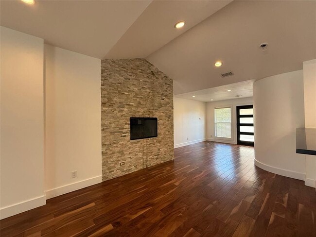 Photo - 5814 Gloucester Ln