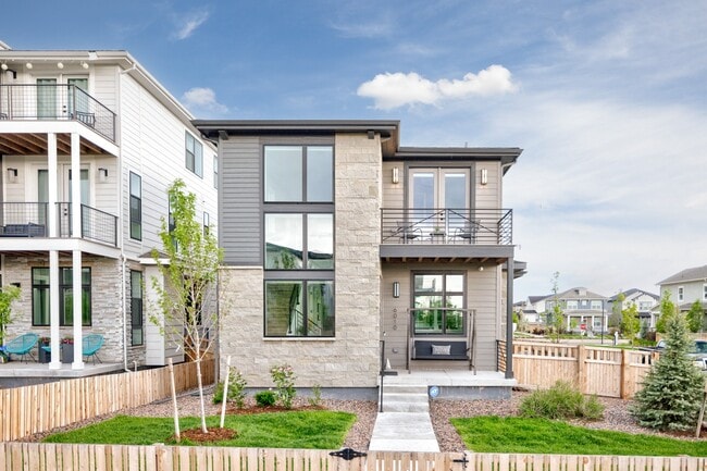 Building Photo - 6010 N Perth St