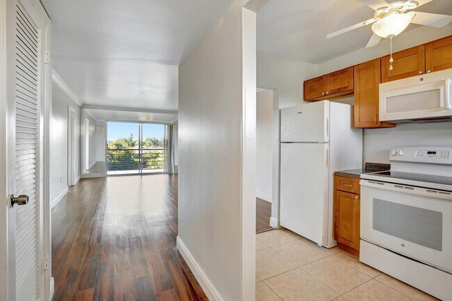 Photo - 8225 Sunrise Lakes Blvd Unidad 303