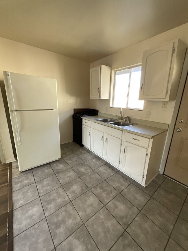 Photo - 208 W 1st St Unit 208 W. 1st Apt. C