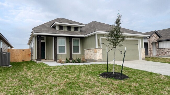 Building Photo - Spacious Single-Family Home Available Now!