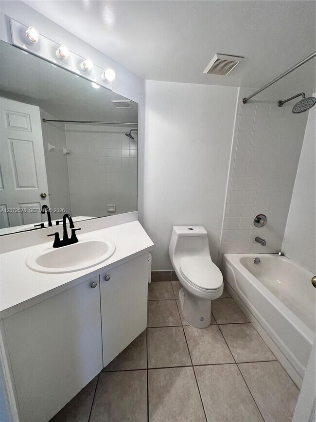 Photo - 2009 SE 10th Ave Unit 319