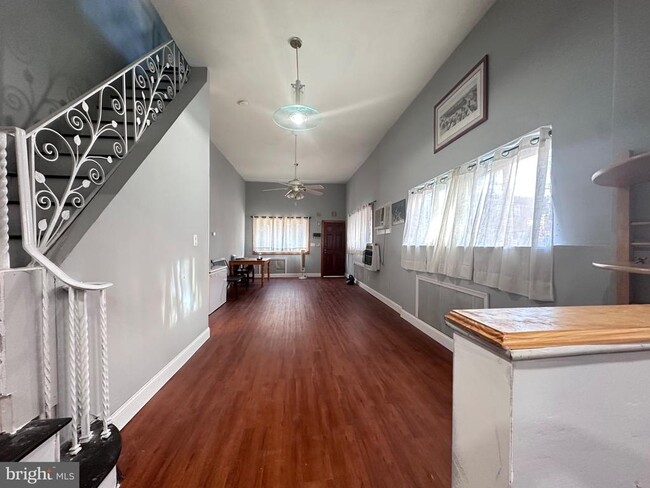 Photo - 526 W Porter St