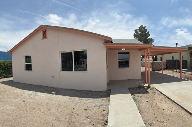Photo - 608 Barcelona Dr