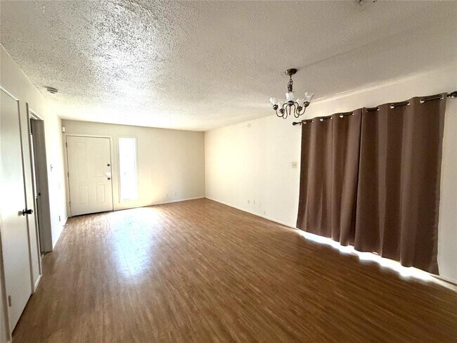 421 Live Oak St