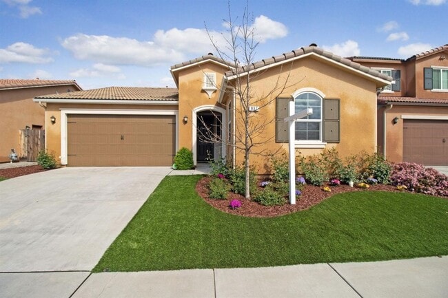 Building Photo - Newly Built 3/2 near Clovis East High School
