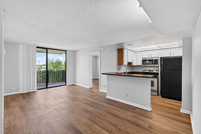 Photo - TWO BEDROOM ONE BATHROOM!! MOVE IN READY!! WATERFRONT COMMUNITY!! Unidad 32