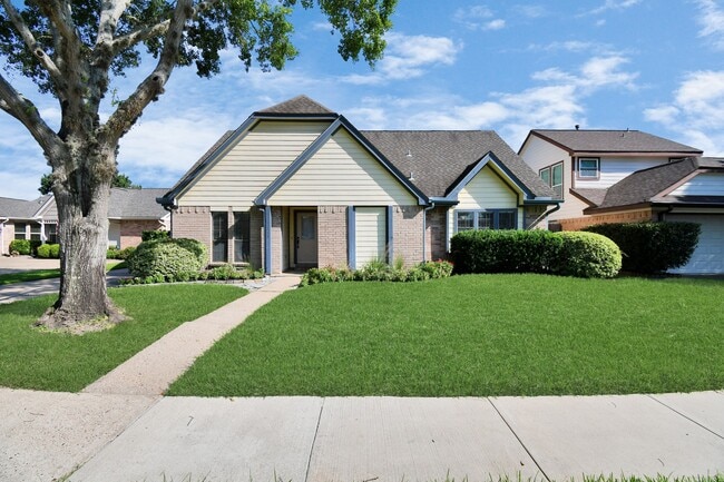 Photo - 315 Muirwood Ln