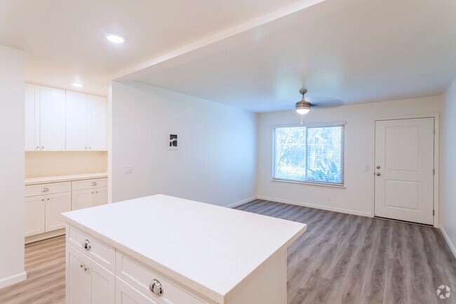 1 BR, 1 BA - 700 SF