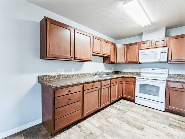 Photo - 4721 Fairway Dr N