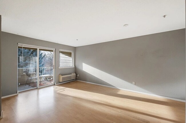 Photo - $1,600 - 1 Bed / 1 Bath Gorgeous Condo Unit in University District