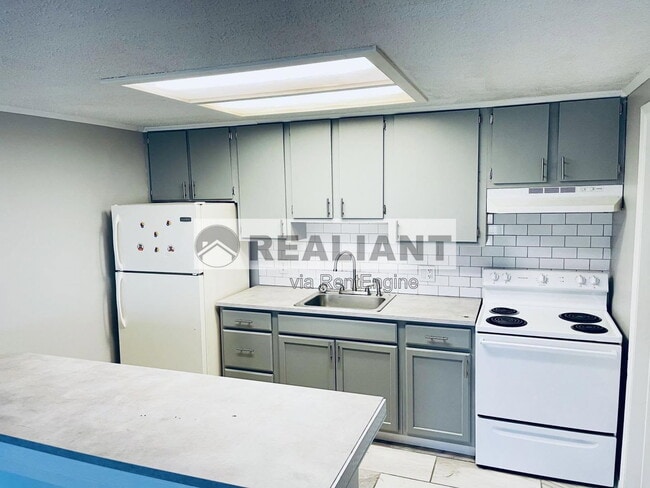 Photo - 802 Amhurst Dr