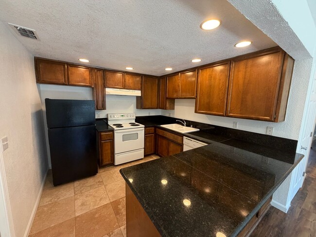 Photo - 3320-3326 Meadow Way Unidad 3326 Meadow Way