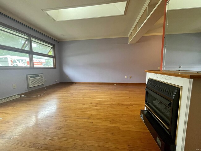 Photo - 1904 E Maxwell Ln