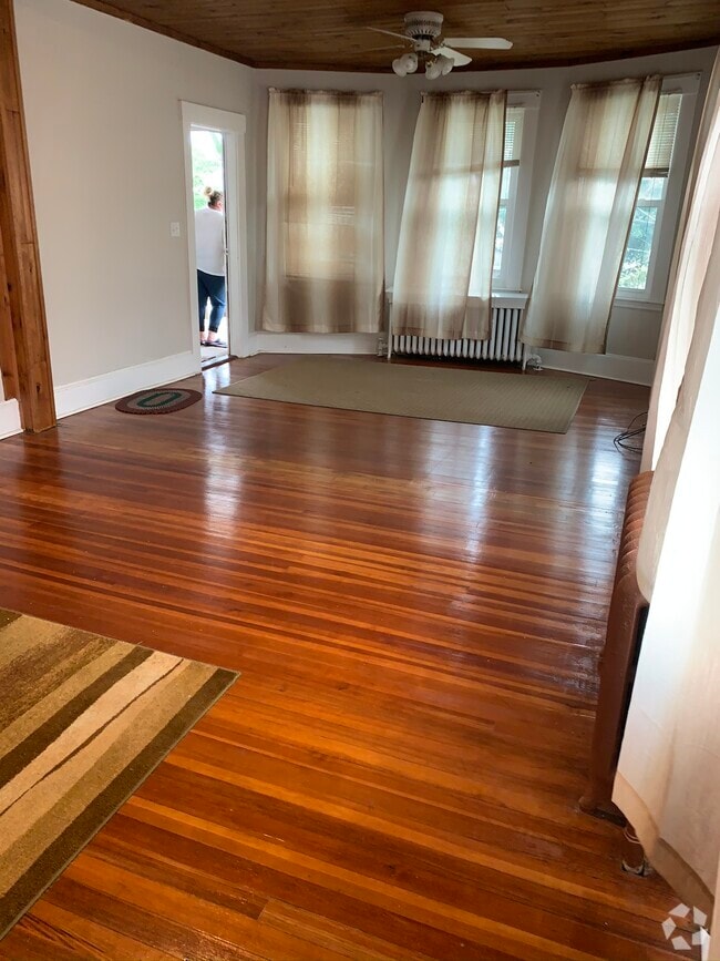 Building Photo - 395 Farm St Unit 395 Rental