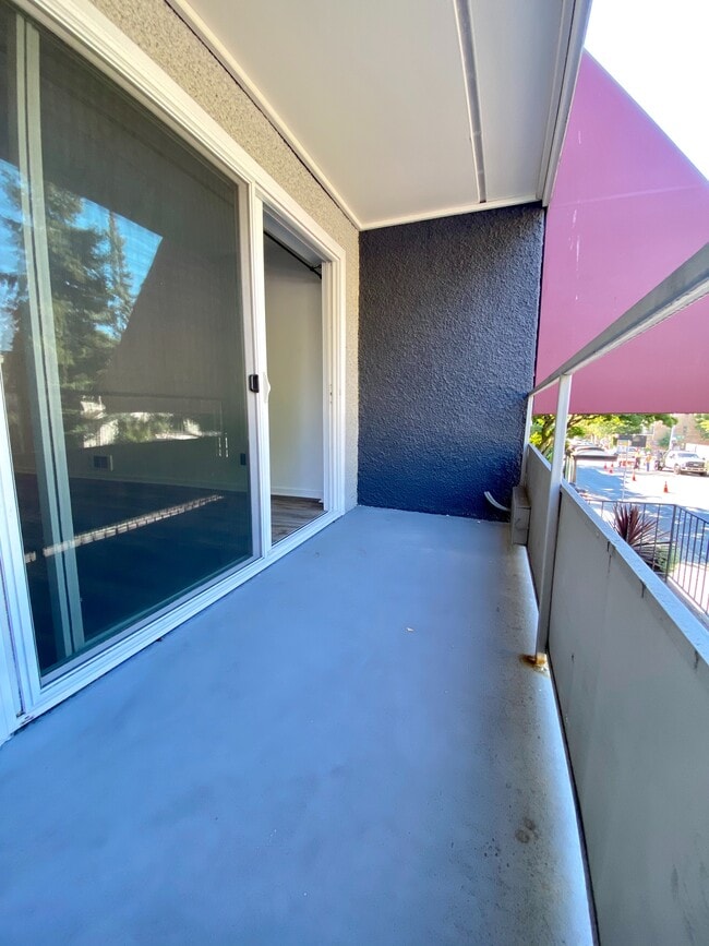 Photo - Escolier Apartments