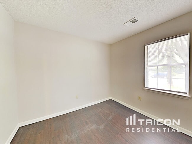 Photo - 11622 Calgary Dr